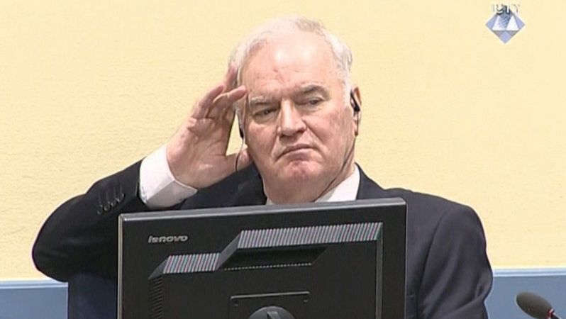 Mezinárodní tribunál v Haagu potvrdil doživotí pro Mladiče